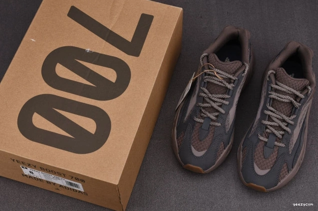 GZ0724 'Mauve' Yeezy Boost V2 ADIDAS 700 0814